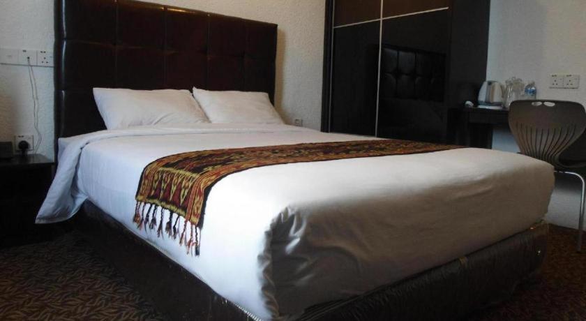 Regent Hotel Bintulu Buitenkant foto