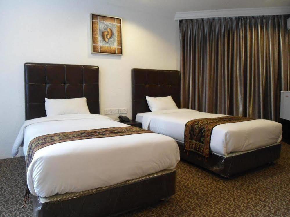 Regent Hotel Bintulu Buitenkant foto